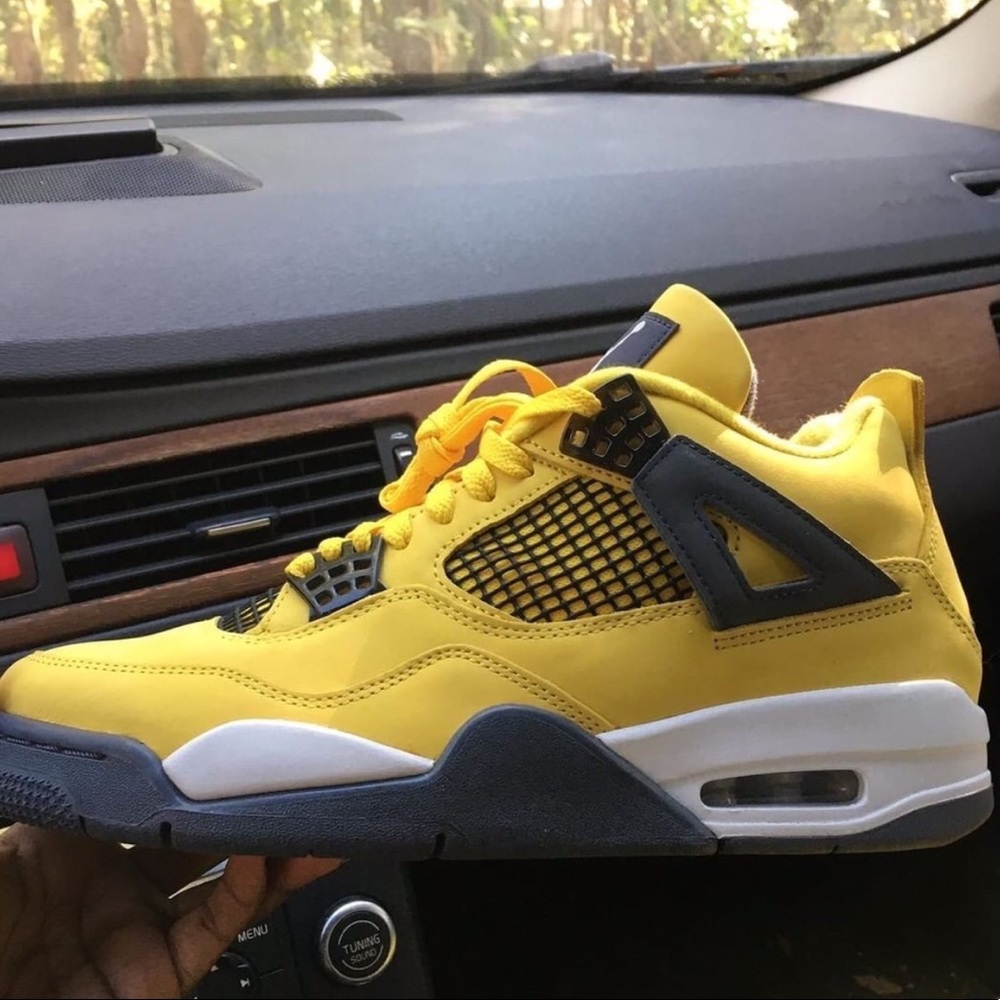 Jordan 4 lightning